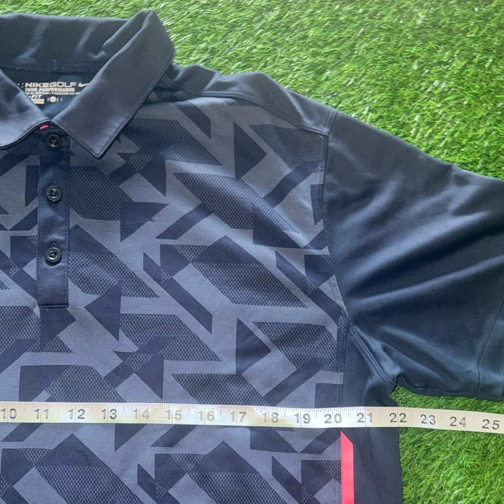 Nike Men's Dark Blue Patterned Polo Shirt